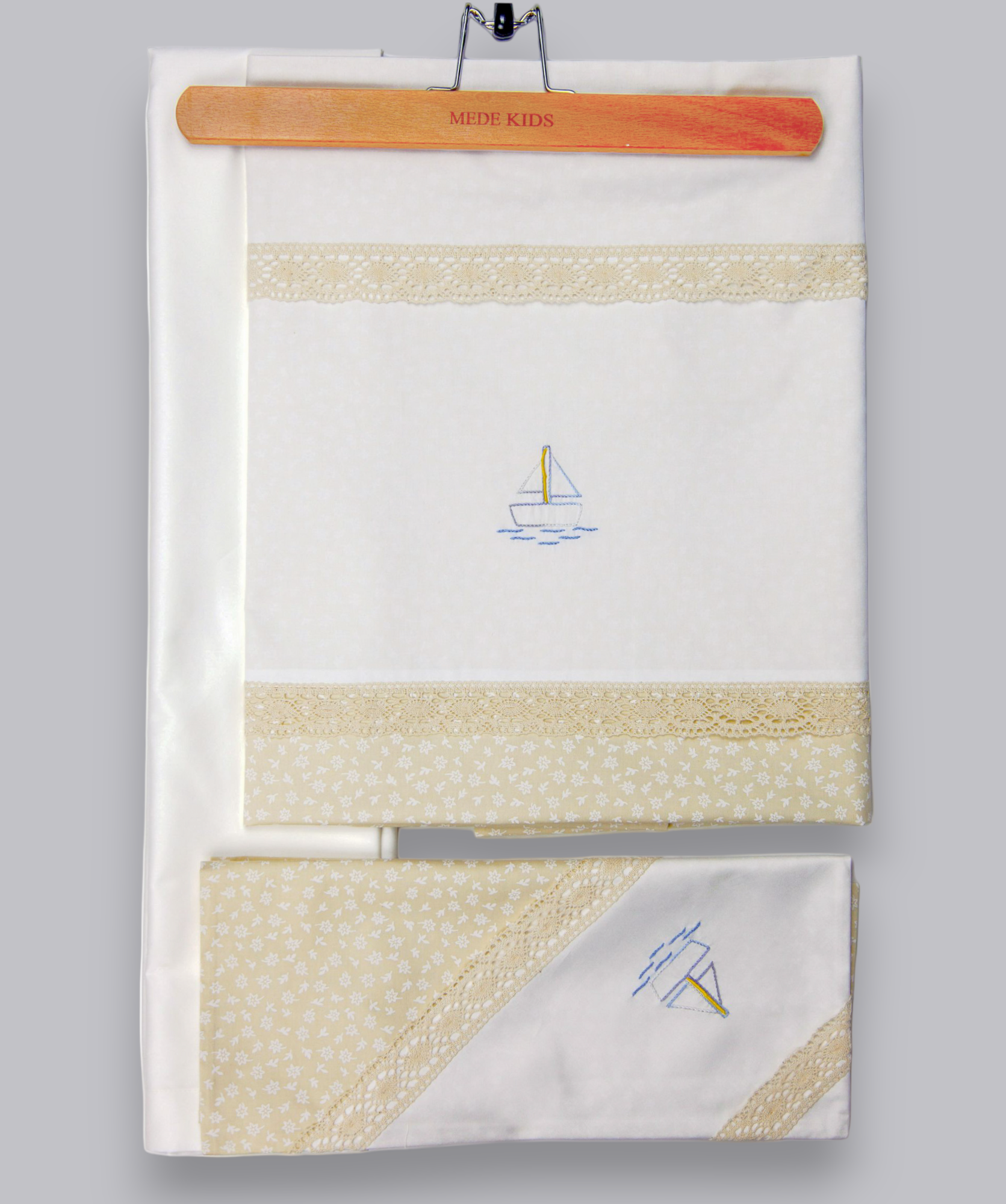 02011 HANDMADE EMBROIDERED SAILING BOAT BED SET ( 80 x 120 cm )