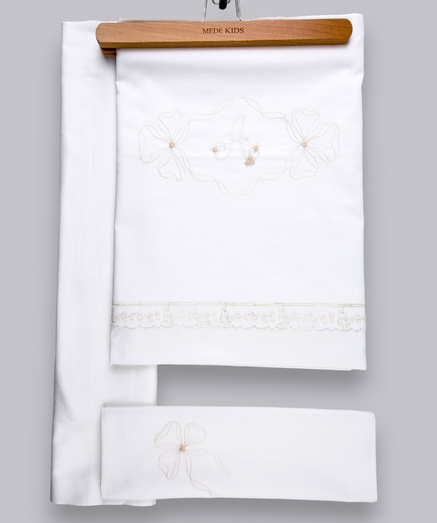 02056 HANDMADE EMBROIDERED BED SET ( 80 x 120 cm )