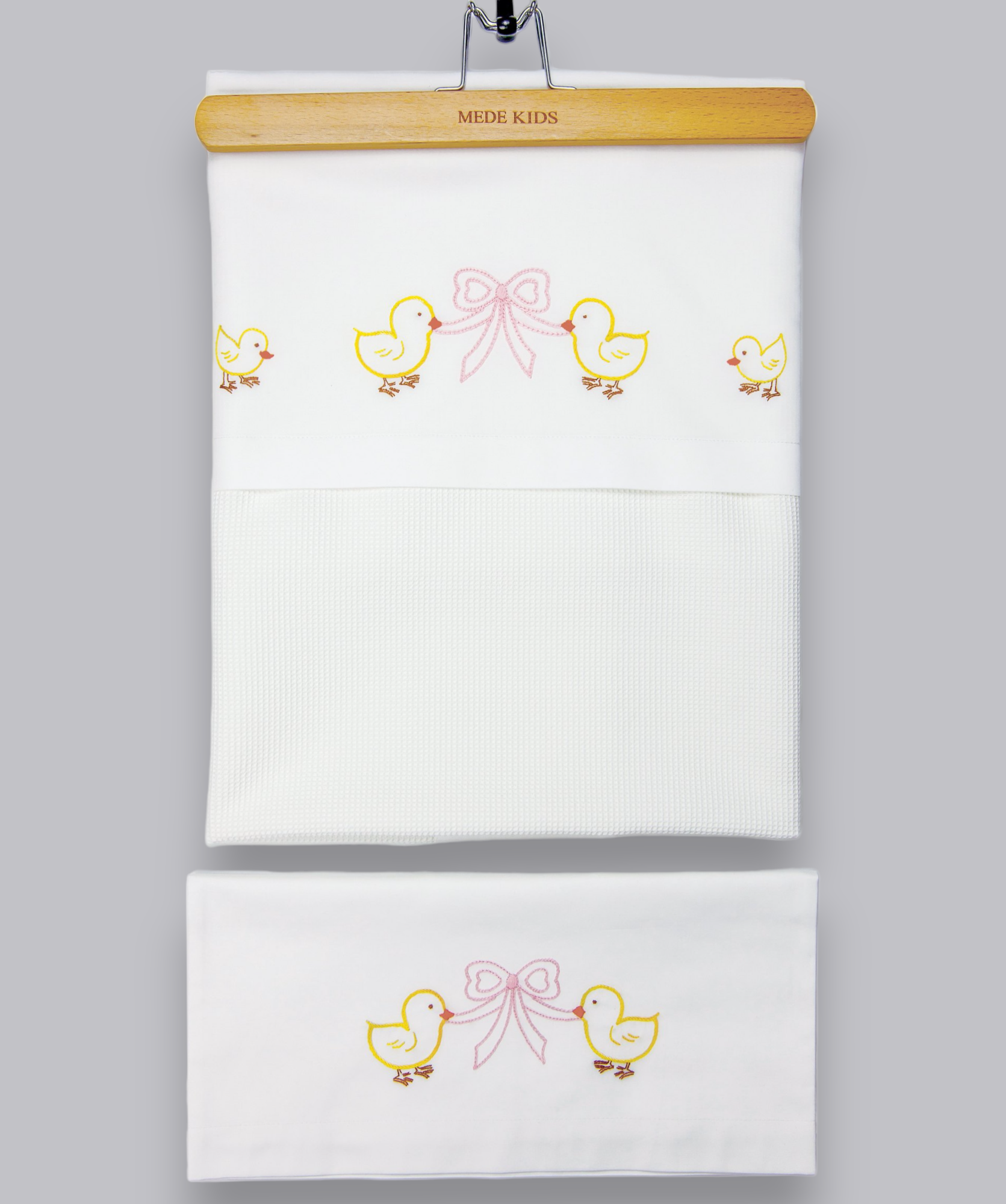 03007 HANDMADE EMBROIDERED CHICKS PIQUE SET ( 80 X 110 CM )