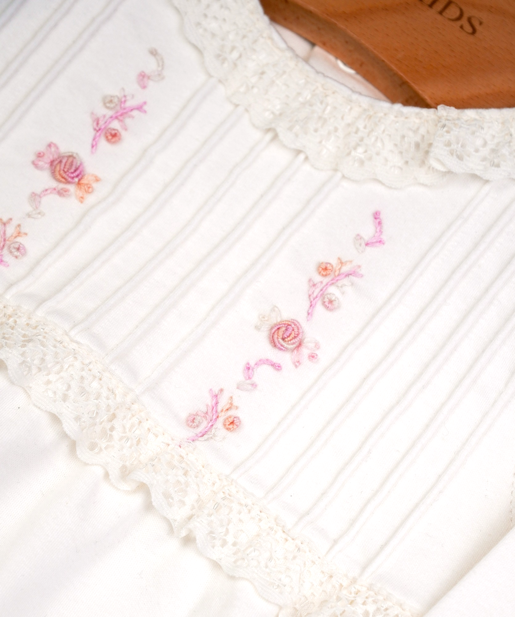 26030 ROSE ROAD HANDMADE EMBROIDERY FOOTIE 3-PCS SET PINK