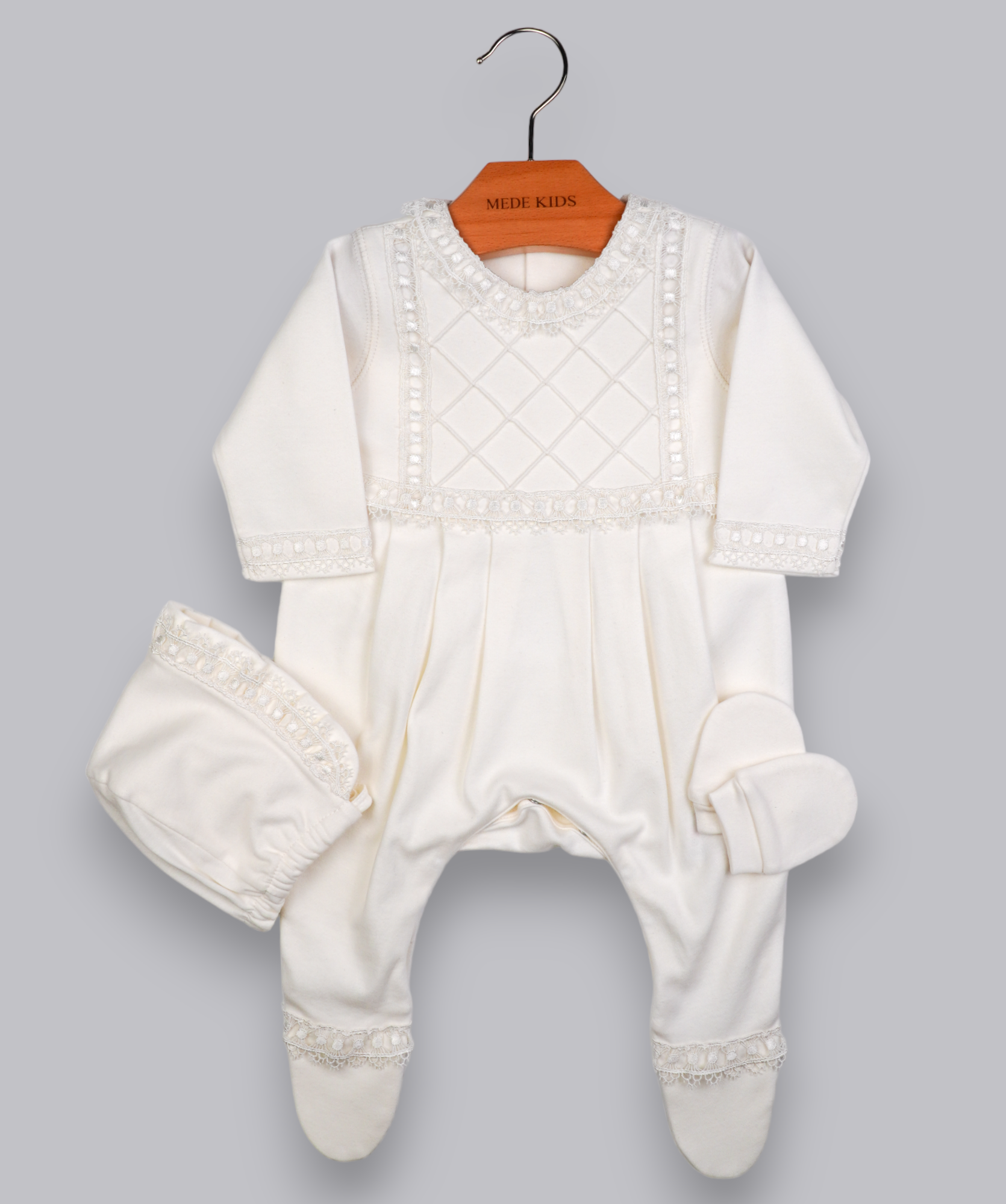 41027 LUXURY HANDMADE EMBROIDERY NEWBORN OUTFIT 5-PCS SET