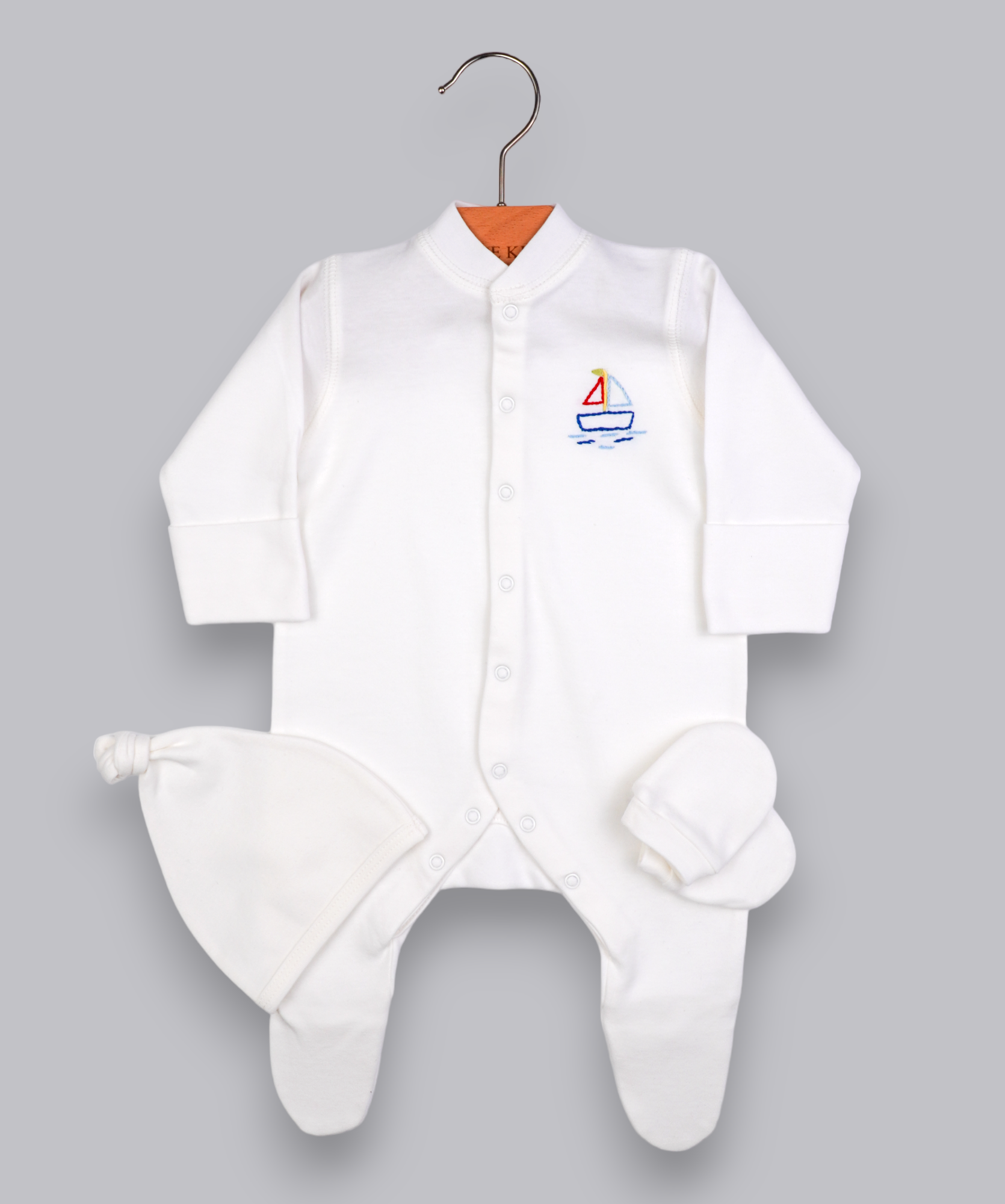 41022 SAILING BOAT HANDMADE EMBROIDERY NEWBORN OUTFIT 5-PCS SET