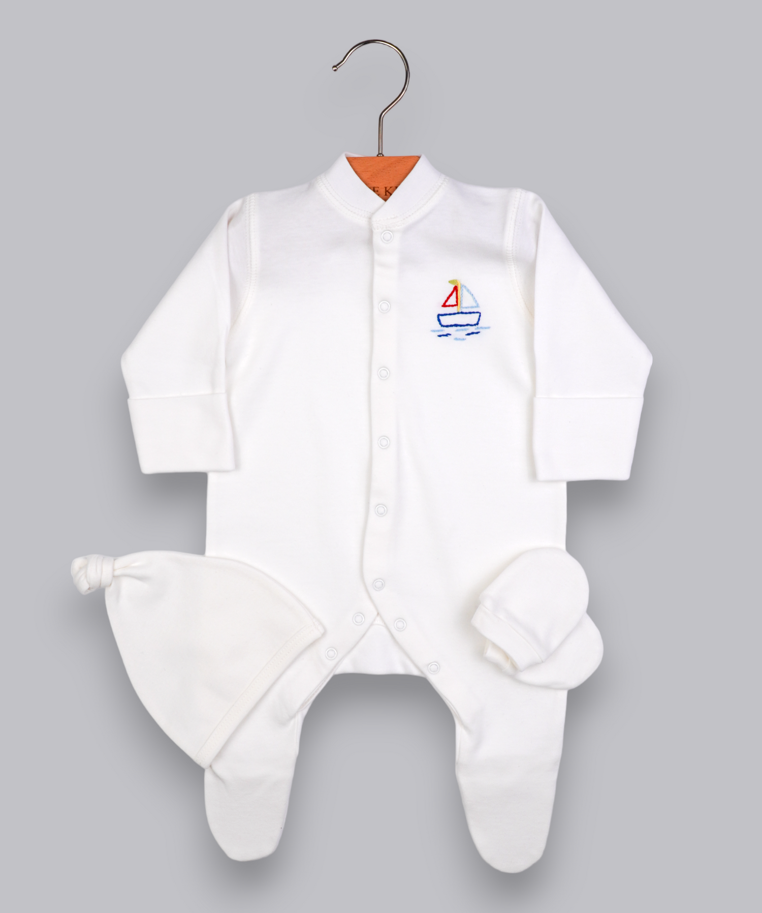 26003 SAILING BOAT HANDMADE EMBROIDERY FOOTIE 3-PCS SET