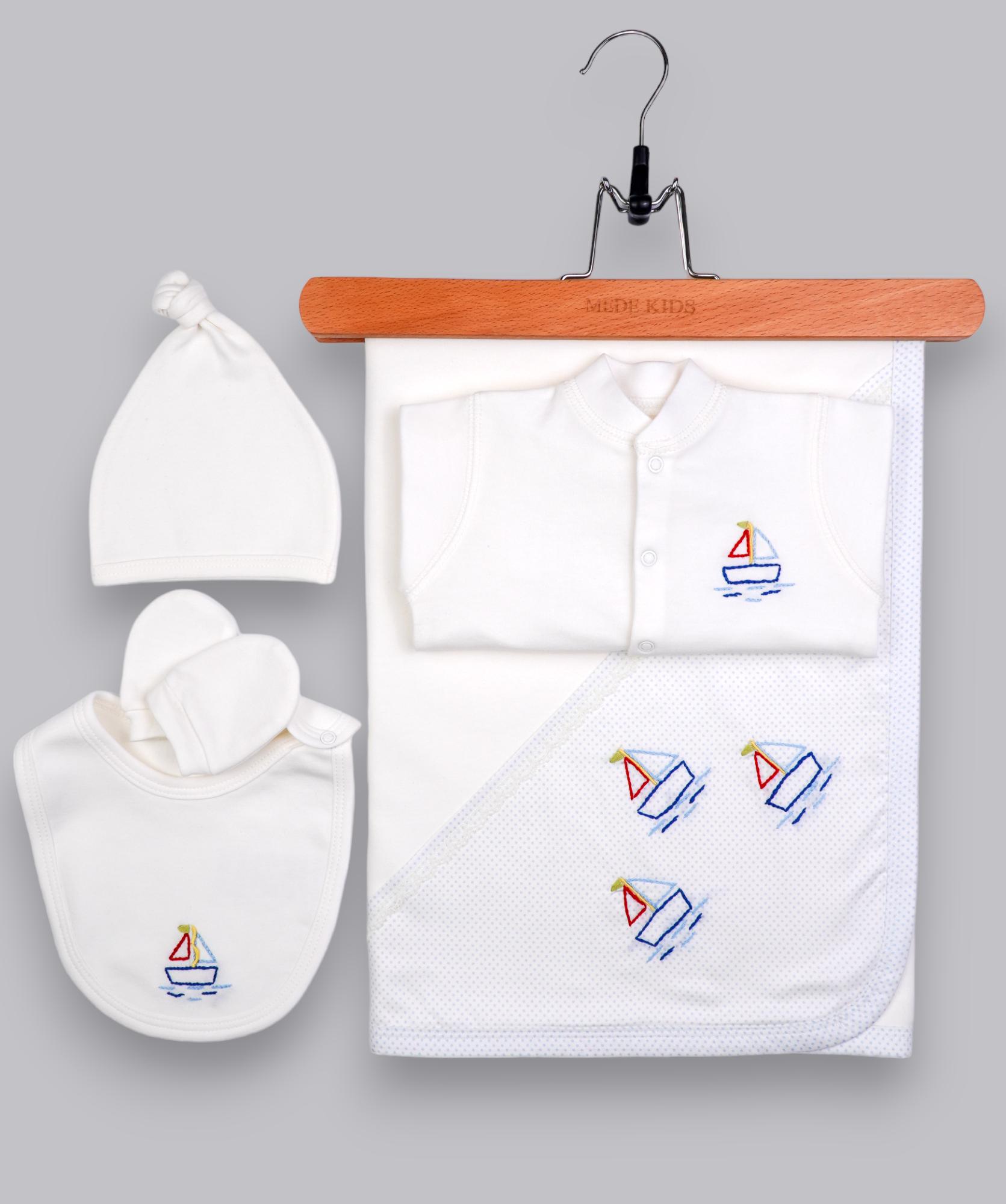 41022 SAILING BOAT HANDMADE EMBROIDERY NEWBORN OUTFIT 5-PCS SET