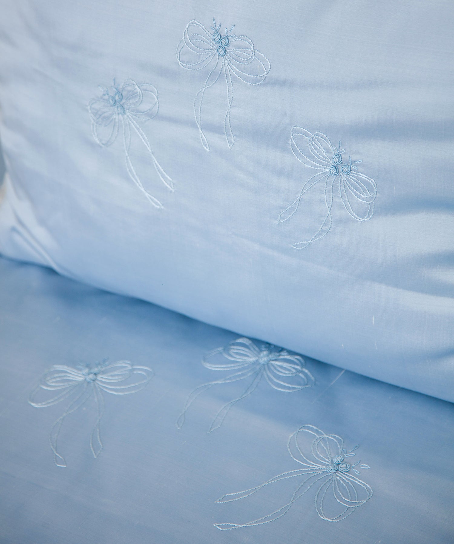 008 LUXURY HANDMADE EMBROIDERY NATURAL SILK MOTHER BEDDING SET BLUE