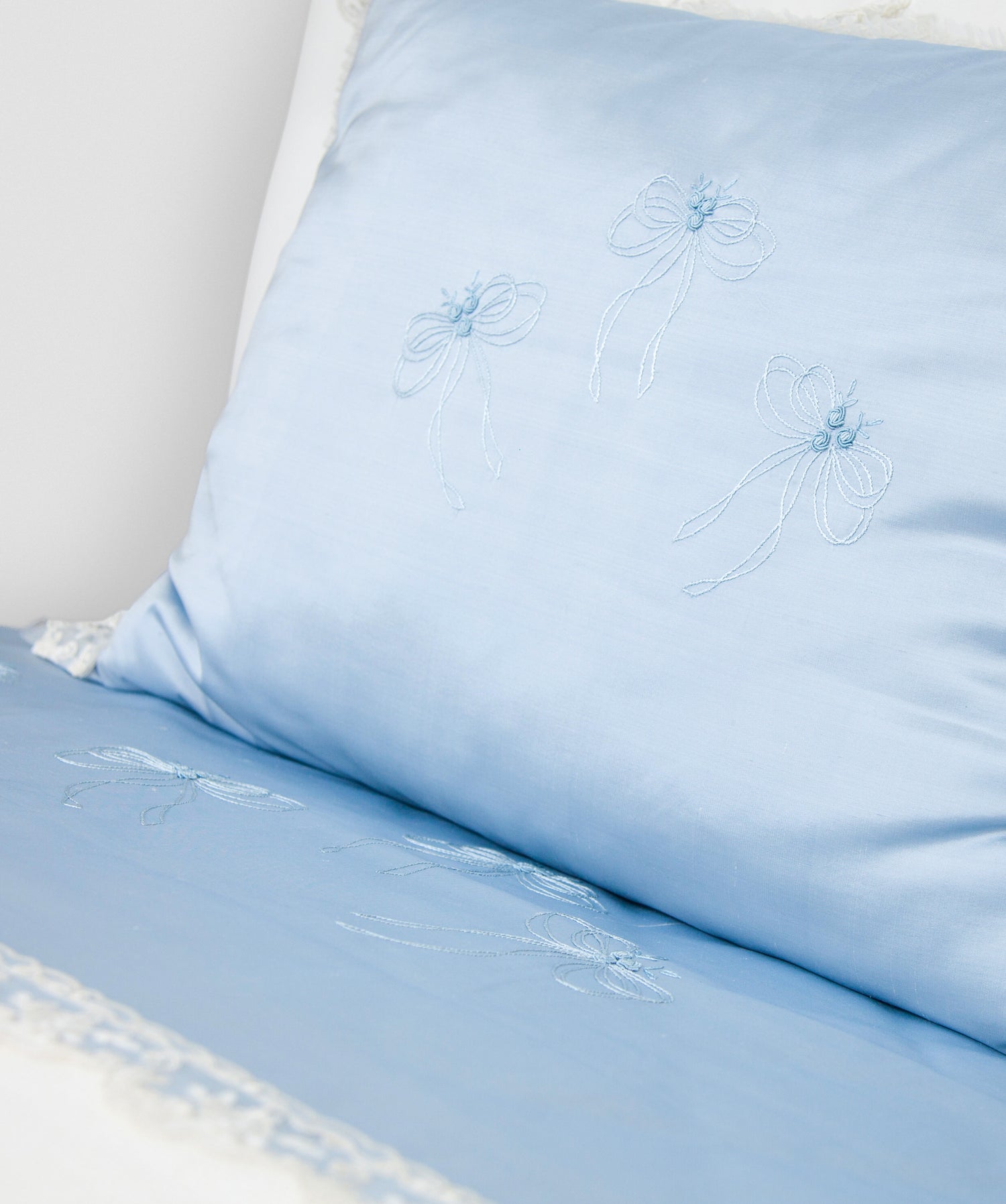 008 LUXURY HANDMADE EMBROIDERY NATURAL SILK MOTHER BEDDING SET BLUE